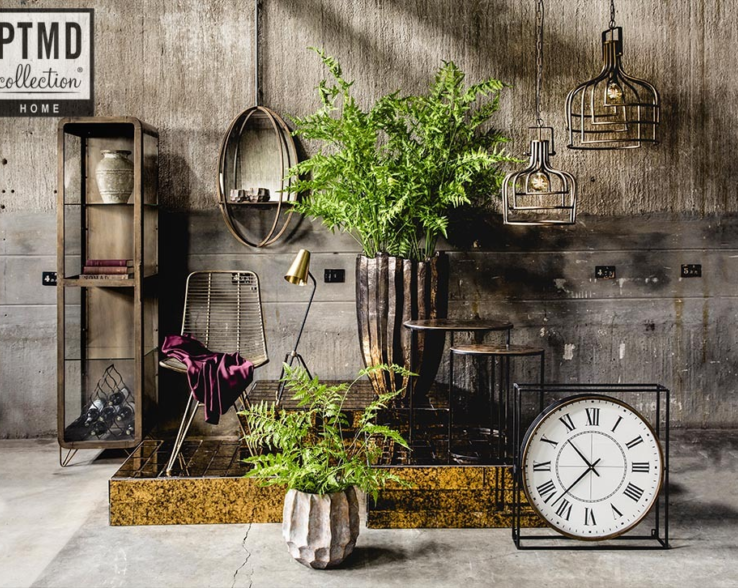PTMD verschillende accessoires hanglampen 682328 plant en vaas 684775 stoel 682571 vitrine kast 682556 spiegel 682568 klok 682561 en salontafelset 682230 collage PTMD verschillende accessoires hanglampen 682328 plant en vaas 684775 stoel 682571 vitrine kast 682556 spiegel 682568 klok 682561 en salontafelset 682230 collage